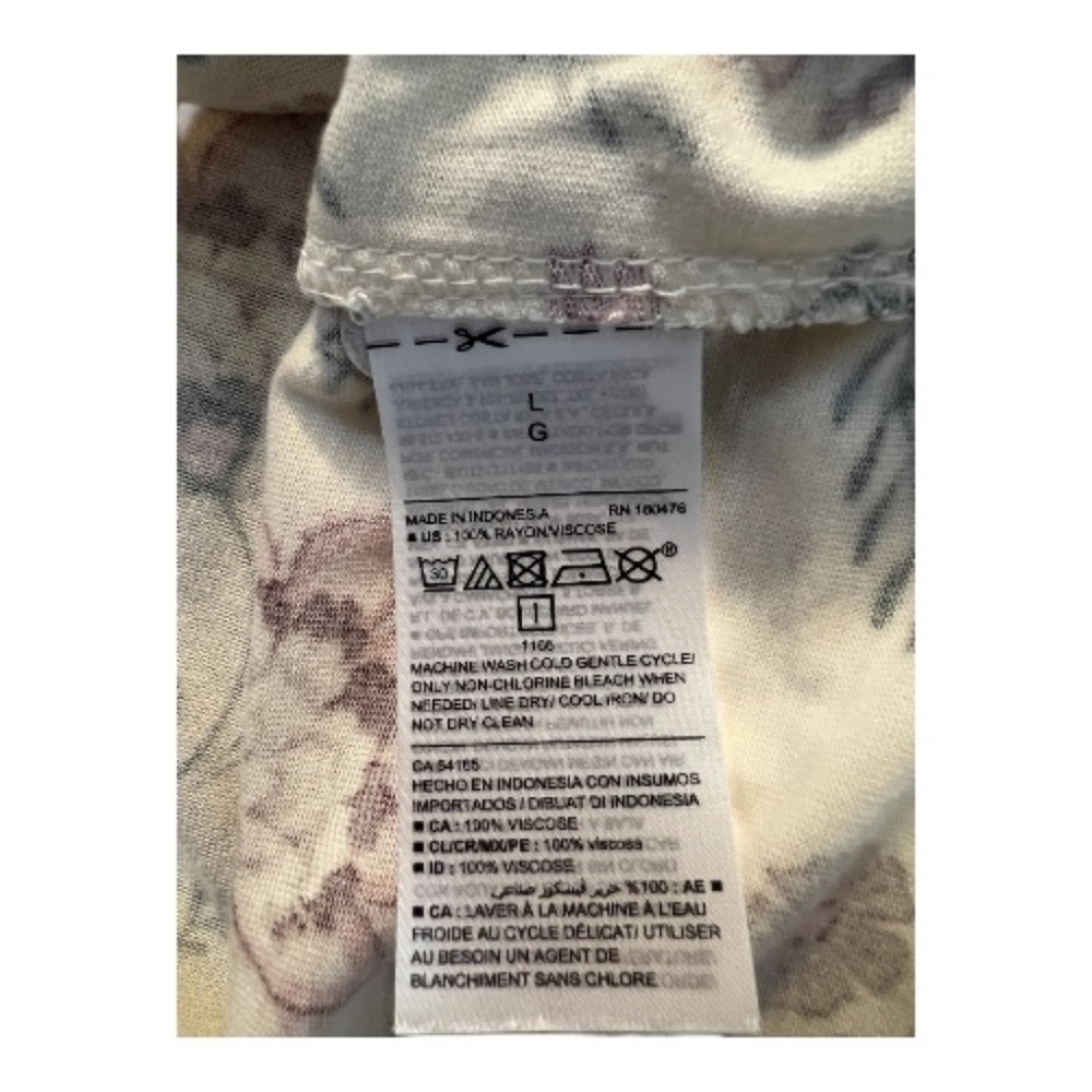 π π NWOT OLD NAVY Womenβs Floral V-Neck Cropped 3/4 Sleeve Top - Picture 8 of 9